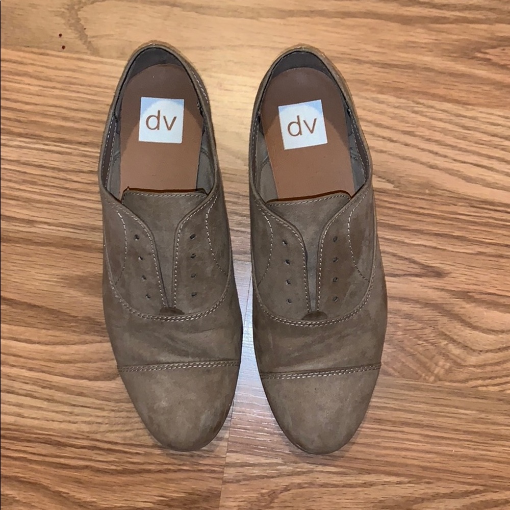 DV Oxford slip on- tan size 8.5